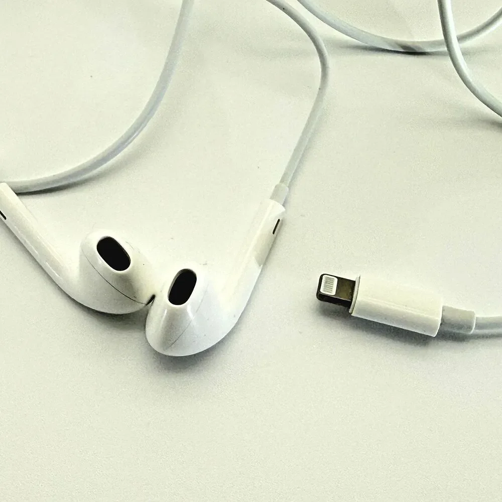 Apple EarPods with Lightning Connector – Authentic